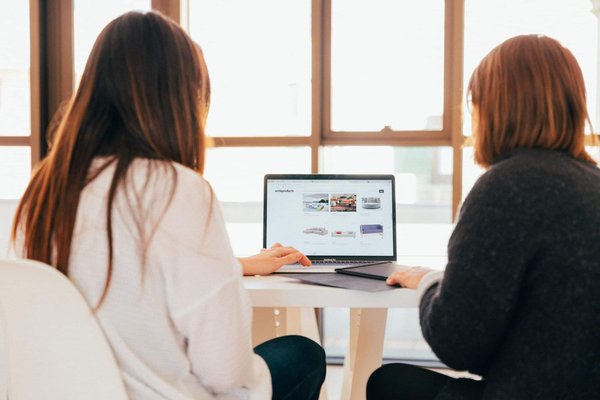 Les tendances et les enjeux des ressources humaines en 2023: Comment les professionnels peuvent-ils se préparer?