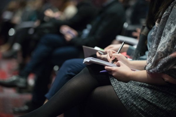 10 Conseils Essentiels pour Organiser un Séminaire d'Entreprise Réussi